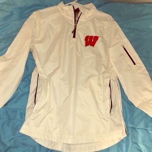 WI wind breaker pullover